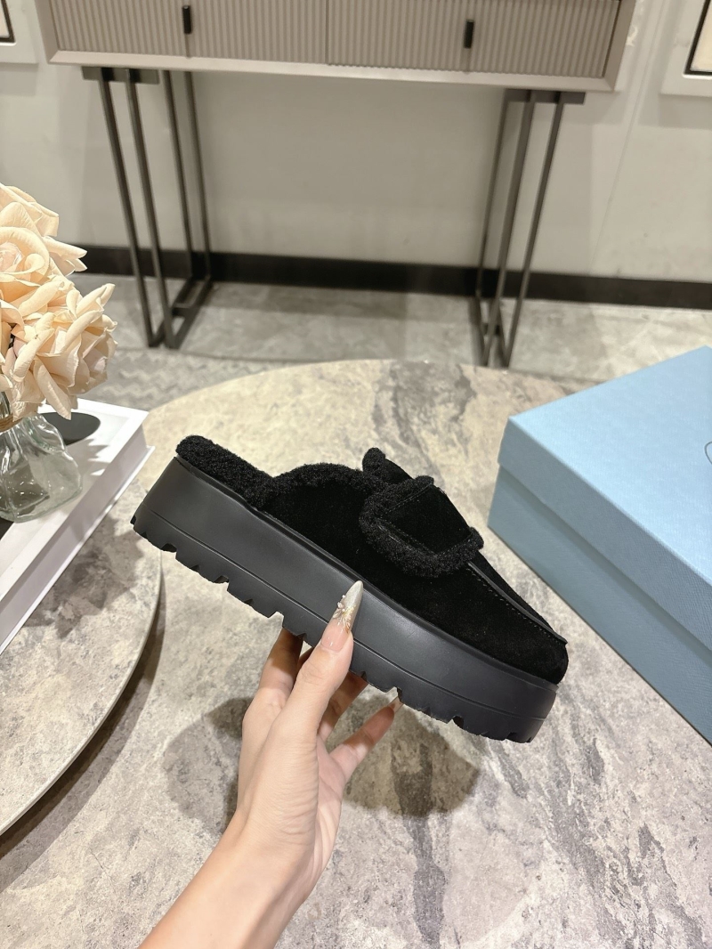 Pra*a slippers